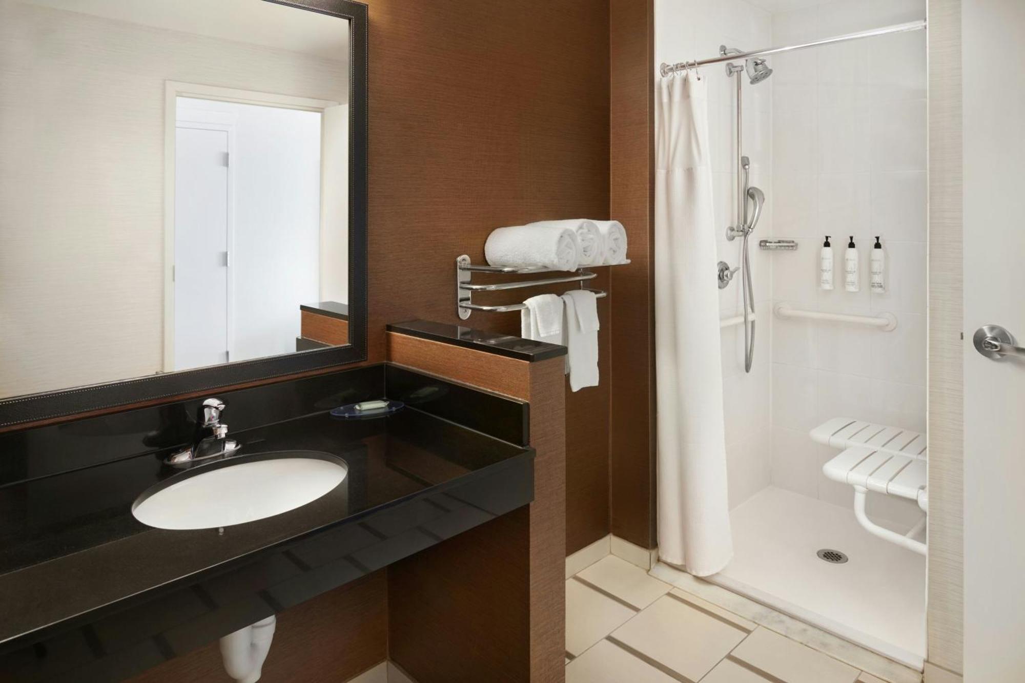 Hotel Fairfield & By Marriott Reading
