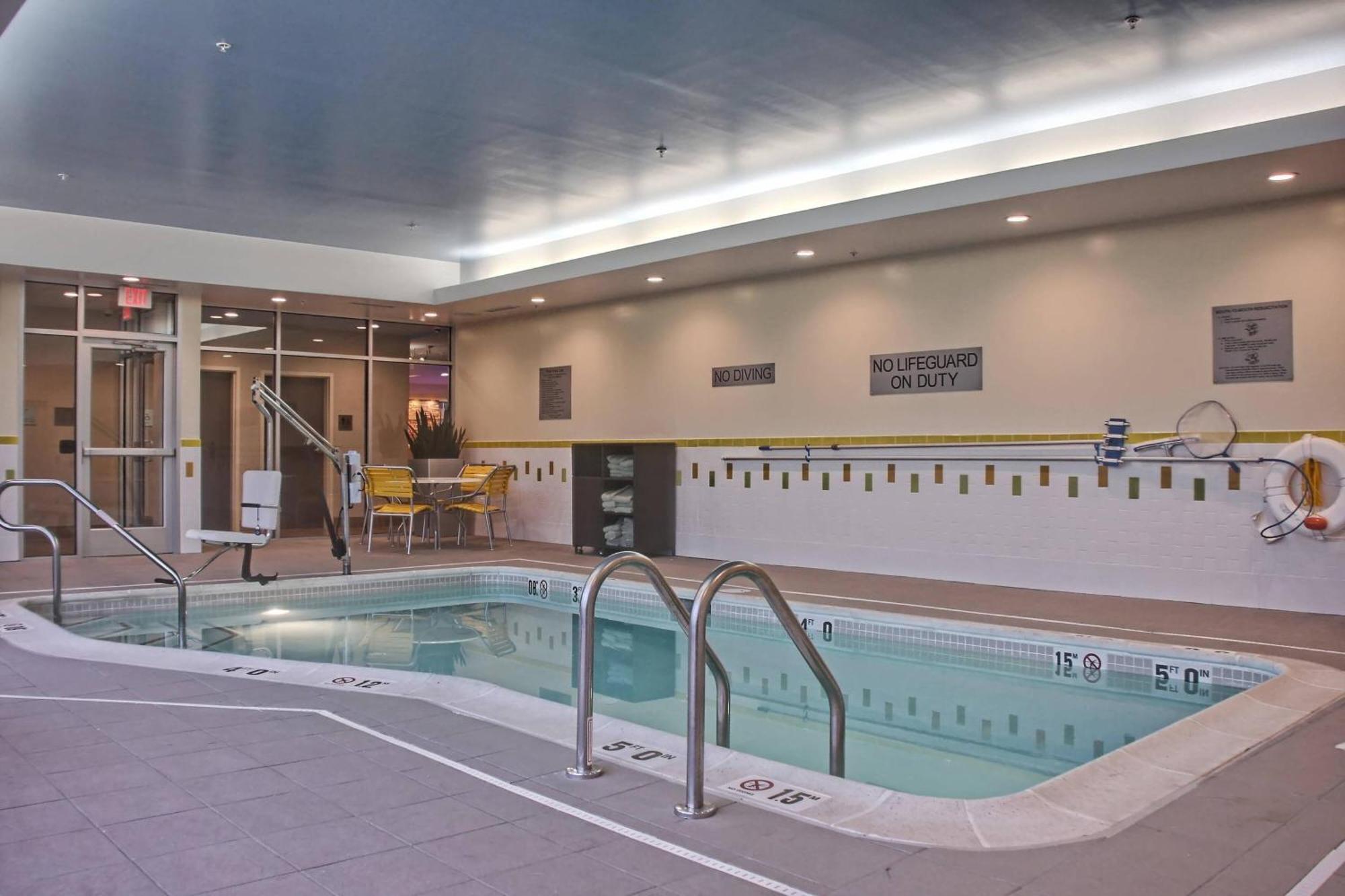 Fairfield & By Marriott Reading 3*